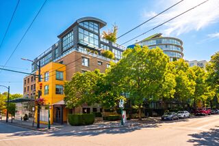 Carrera: 401 - 1485 West 6th Avenue