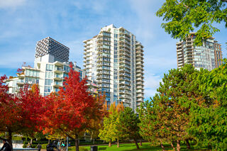 305 - 638 Beach Crescent