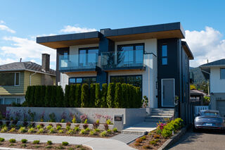 324 18th Street East