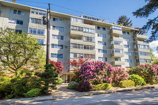 Oceanbrook: 108 - 1425 Esquimalt Avenue