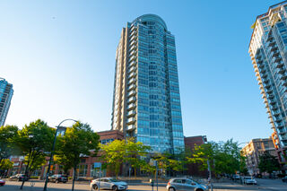 Europa: 209 - 63 Keefer Place